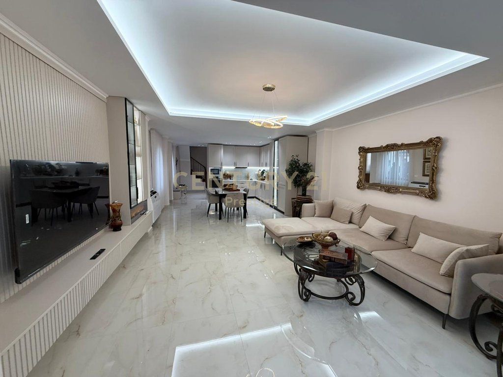 VILLA IN AFFITTO, SITUATA NELLA ZONA DI XHAMLLIK, TIRANA!