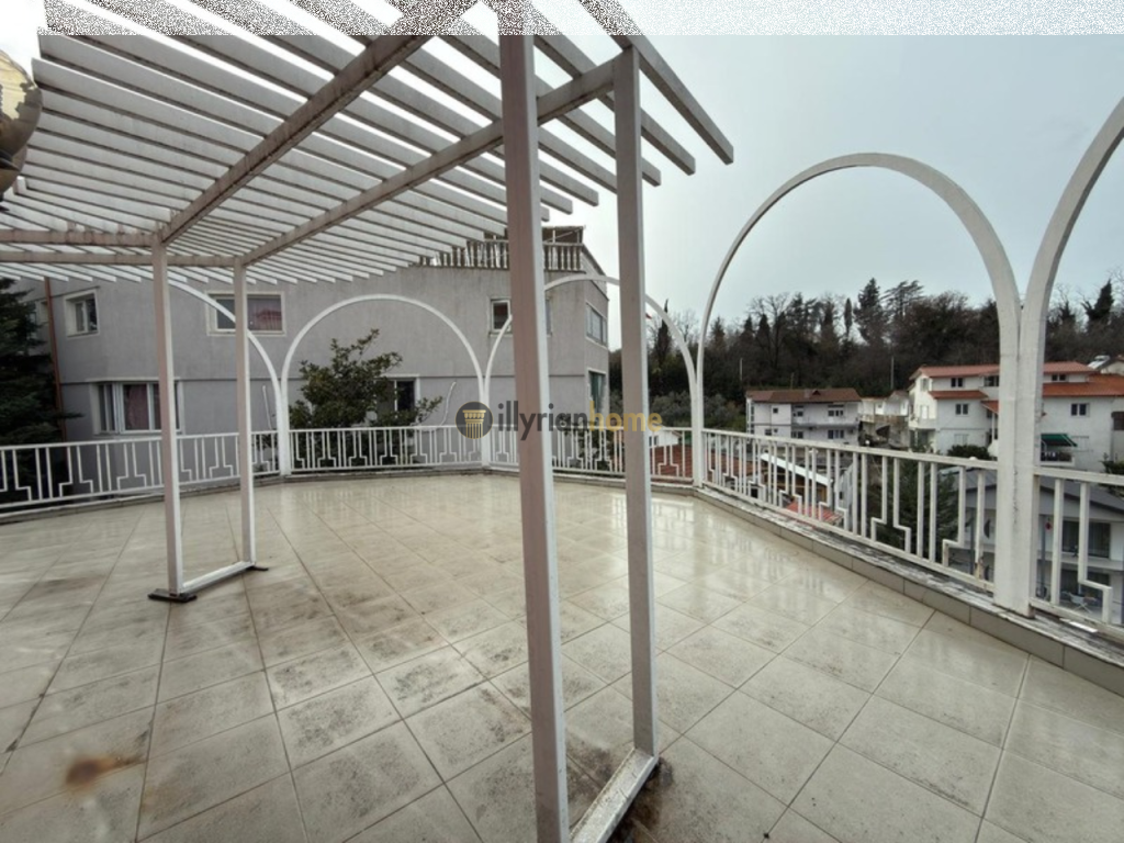 Jepet me qira, Vilë 4 katëshe + bodrum, Vilat Gjermane, Tiranë