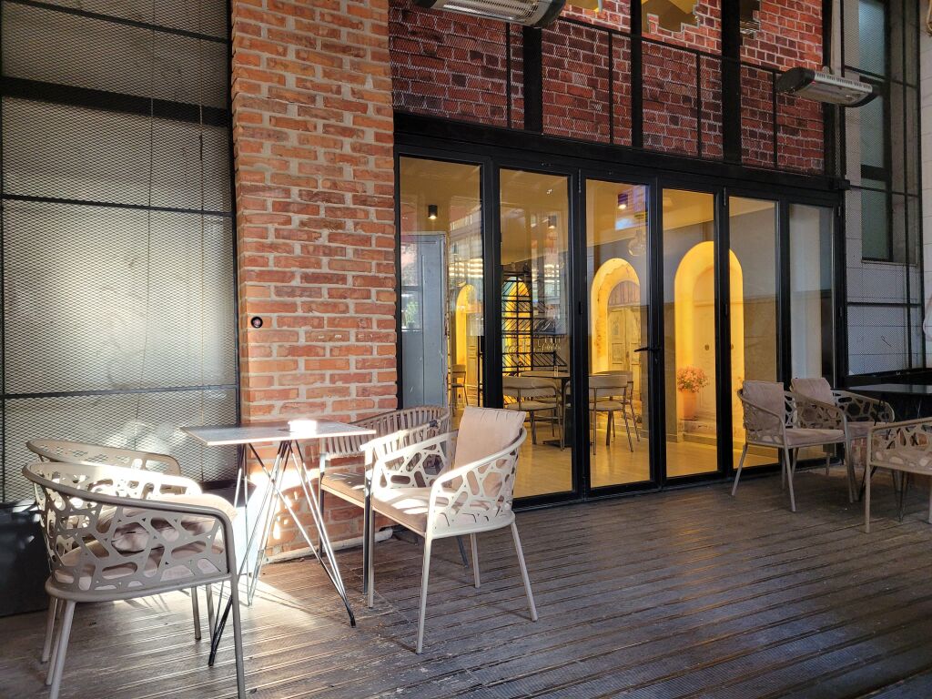 Bar ristorante in vendita vicino alla strada di Elbasan