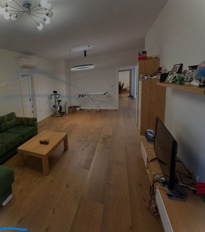 Shitet , Apartament 2+1 , Kinostudio