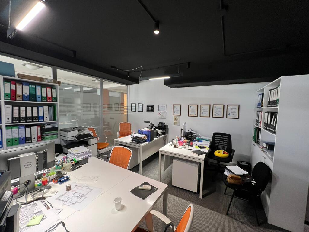 Jepet me Qira Ambient Zyre – Pazari i Ri, Tiranë!!