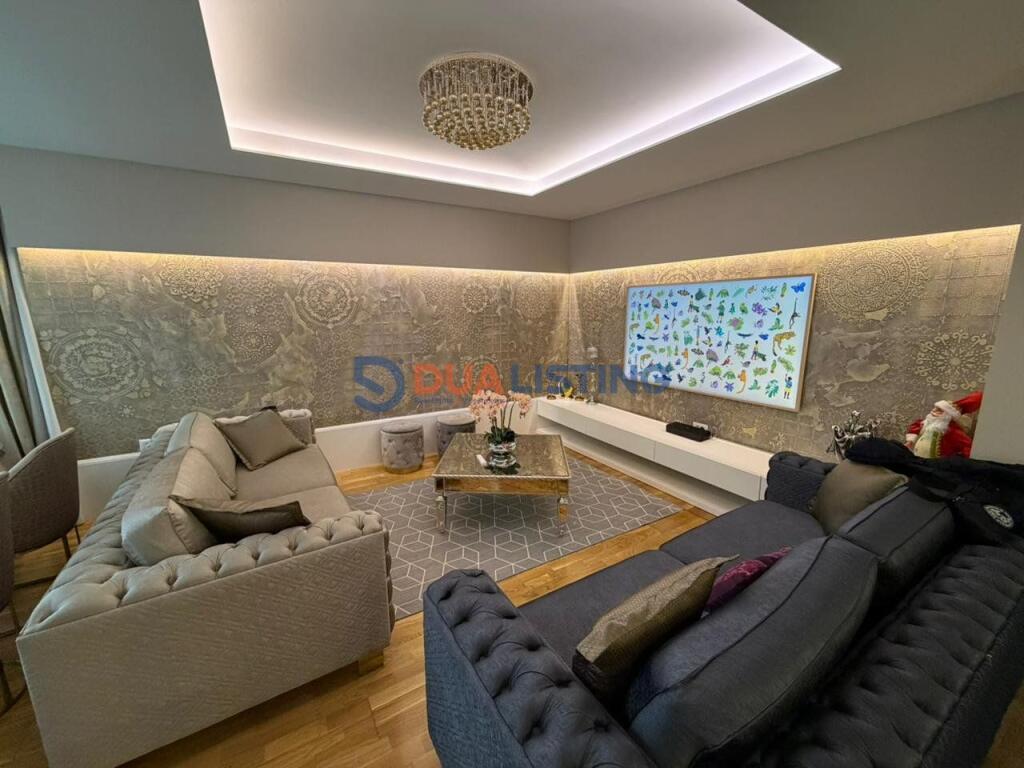 Apartament 3+1+2 ne shitje tek Rruga Elbasanit!