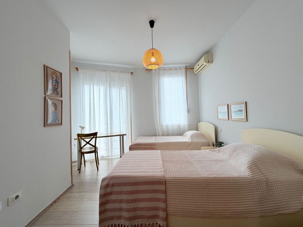 SHITET apartament 3+1 plot dritë tek HIPOTEKA e Tiranës