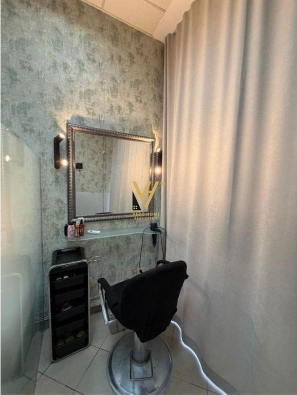 RENTING 16 M2 SPACE AT 21 DHJETORI 300 EURO