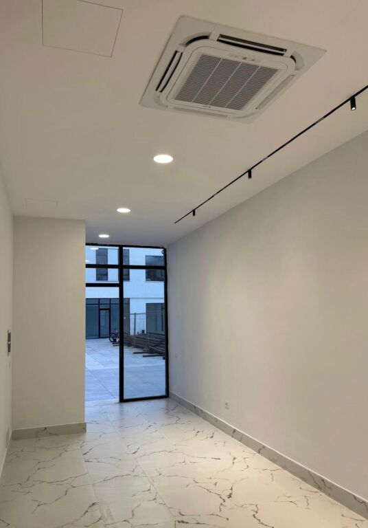 🏡 Locale commerciale in affitto presso Donika Center, Via Mine Peza!