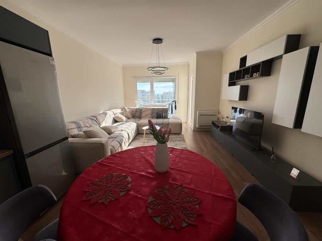 Jepet apartament me qera 2+1+2