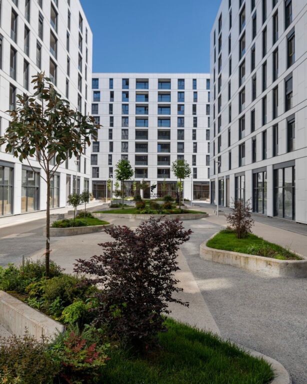 AMBIENTE COMMERCIALE IN AFFITTO 976 M2 LAPRAKE 14.640 EURO