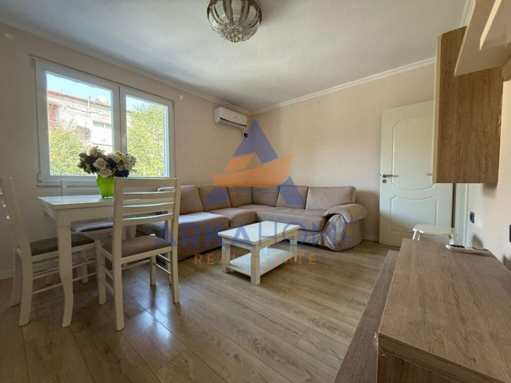 SHITET APARTAMENT 2+1 "MBRAPA SHKOLLËS SË BASHKUAR,RRUGA KONGRESI I MANASTIRIT" 160000 EURO