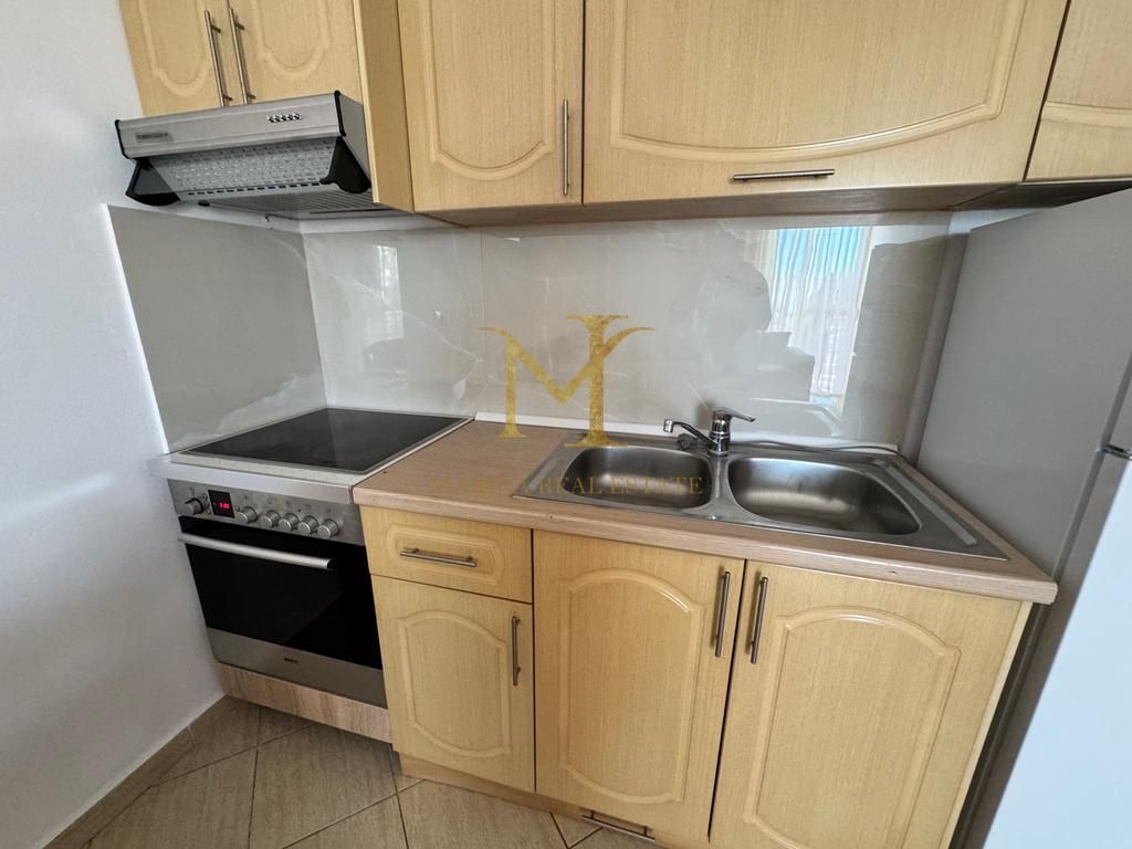 Jepet me qera 2+1 (2 banjo) me ballkon i bolshem me pamje nga deti