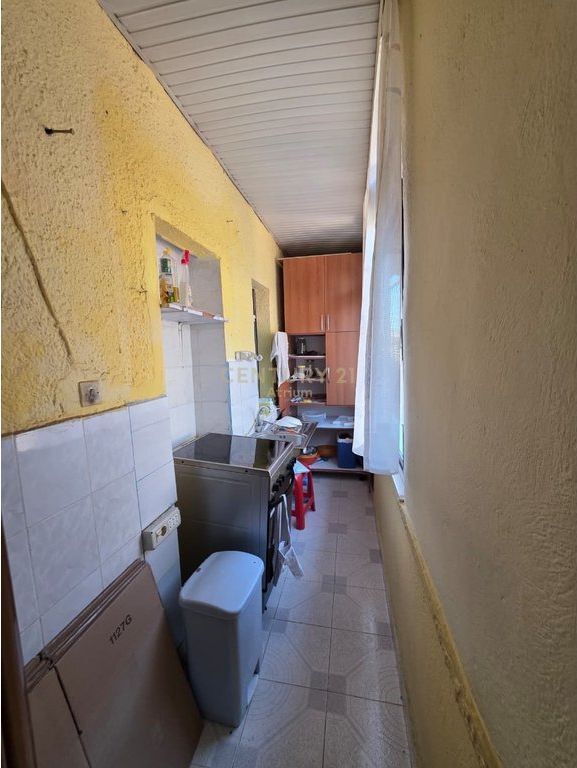 JEPET ME QIRA APARTAMENT 2+1 PRANE SHKOLLES "NIKET DARDANI"