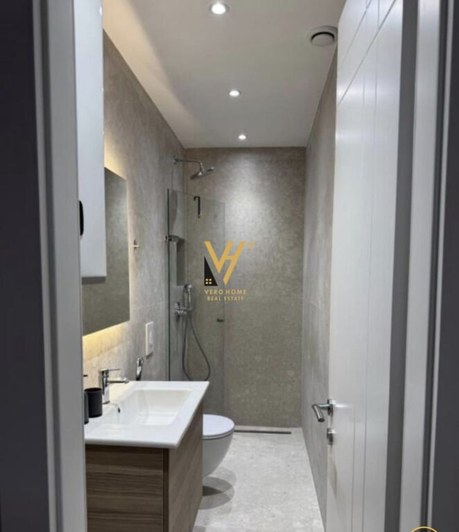 JEPET APARTAMENT 1+1+BLK ME QERA TE STACIONI I TRENIT 700 EURO