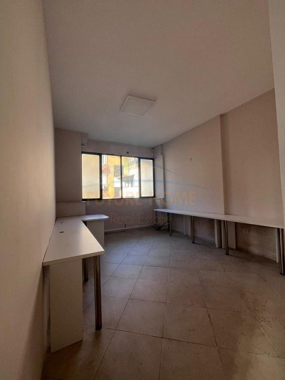 Qera, Ambjent Biznesi, 21 Dhjetori, Tiranë