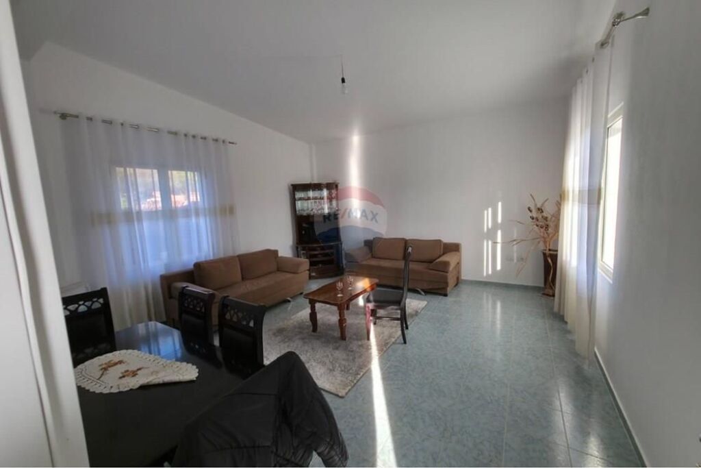 Shitet Shtepi Private ne Ndroq