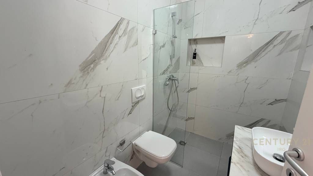 APARTAMENT 1+1 ME QIRA TEK RR BARRIKADAVE