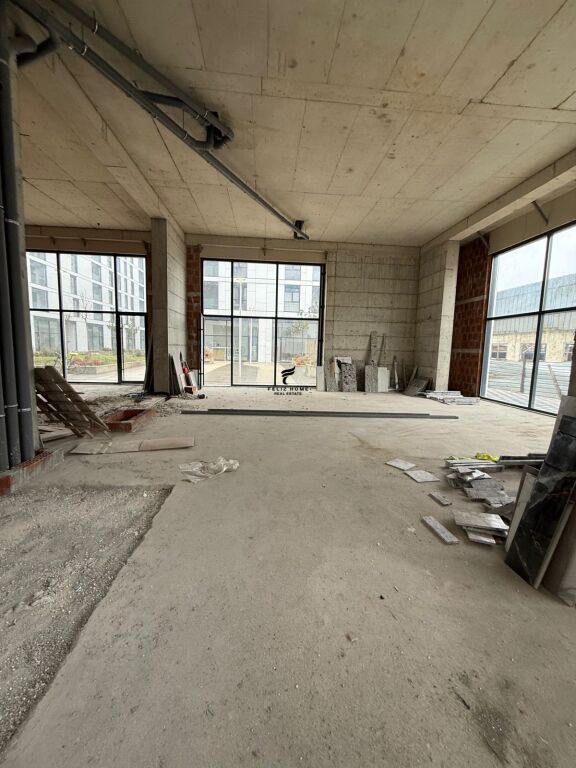 SHOP FOR RENT 786 M2 FORMER CUSTOMS 8000 EURO