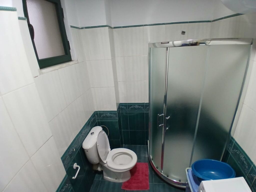 Jepet me qira 2+1 Rr.Kavajes Rosa Blu 600 mije leke