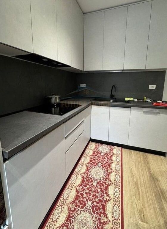 Qera, Apartament 2+1+POST PARKIMI, Shkolla e Kuqe, Tirane