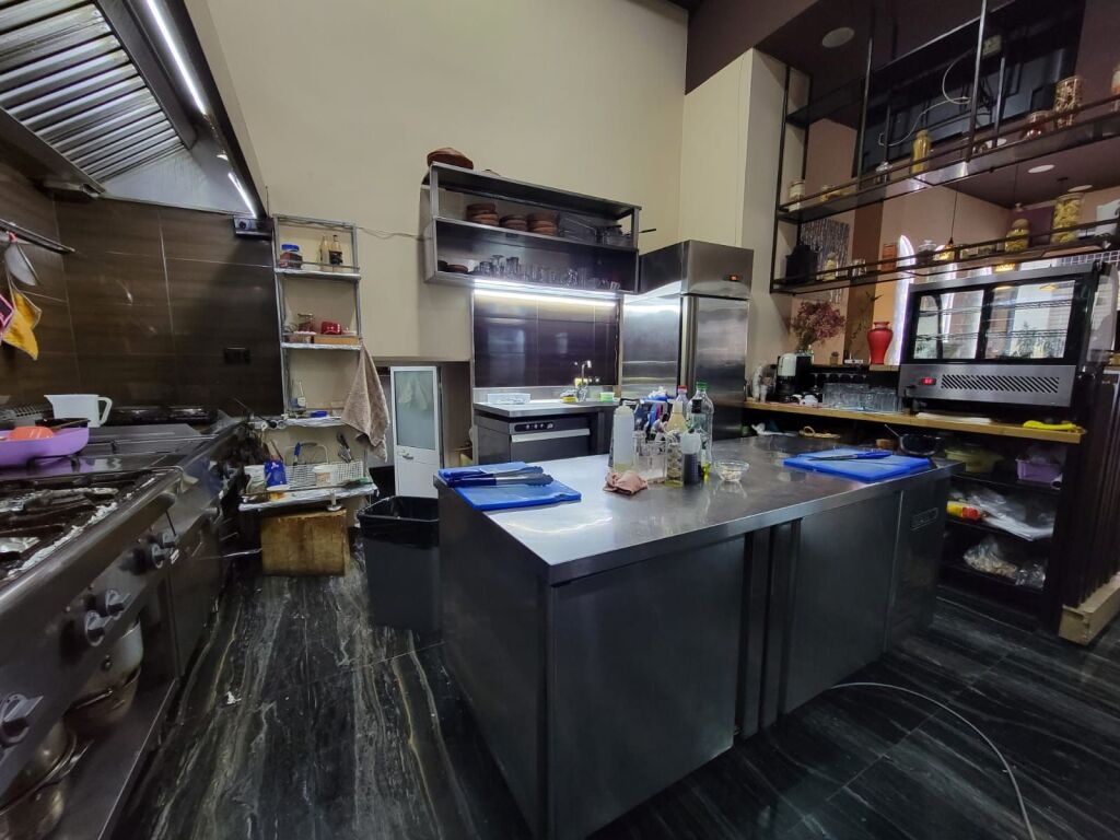 Jepet me qira Restoran  