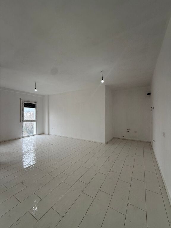 🏠Appartamento 2+1+2 in vendita 📍Nuovo Boulevard, Residenza Bermon 🏢5° piano, con ascensore 📐Superficie 103,34m2 Netti, 119,47m2 Lordi 💶 Prezzo: 168.000€