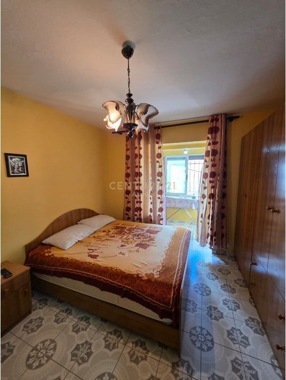 JEPET ME QIRA APARTAMENT 2+1 PRANE SHKOLLES "NIKET DARDANI"