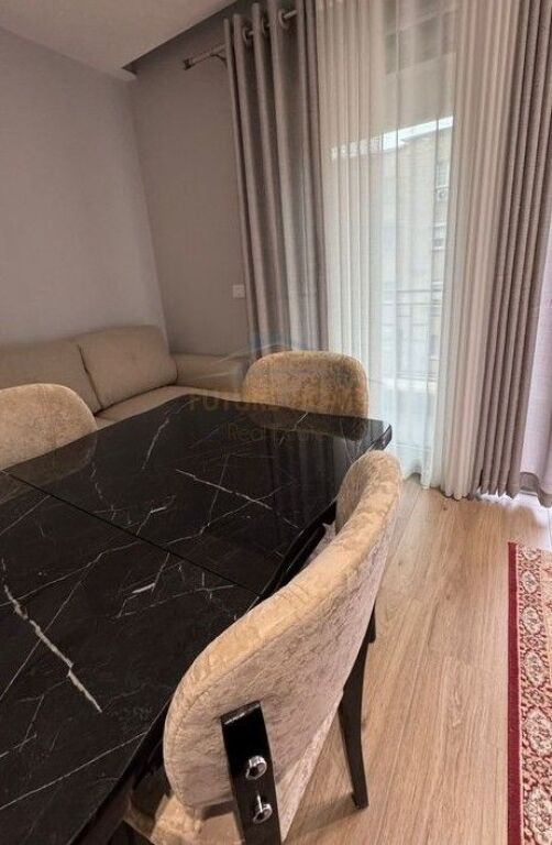 Qera, Apartament 2+1+POST PARKIMI, Shkolla e Kuqe, Tirane