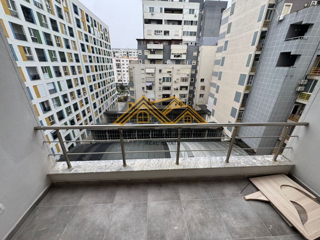 APARTAMENT 1+1 PRANE STACIONIT TE TRENIT NE DURRES, PER SHITJE!