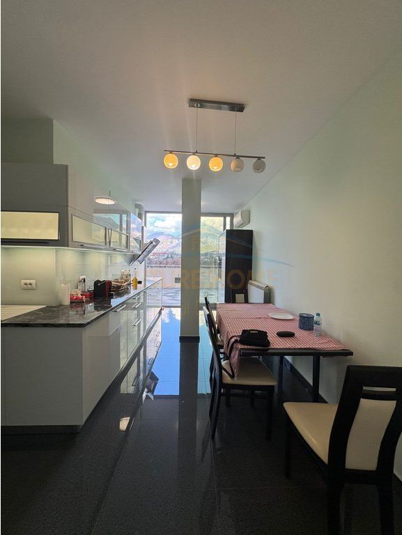 Shitet , Apartament 3+1+3 , Kinostudio