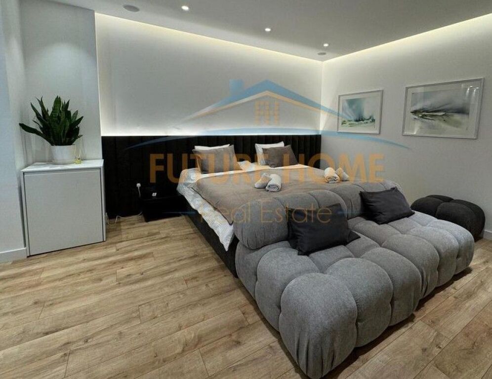 In vendita, Appartamento monolocale, Piazza Willson, Tirana!!