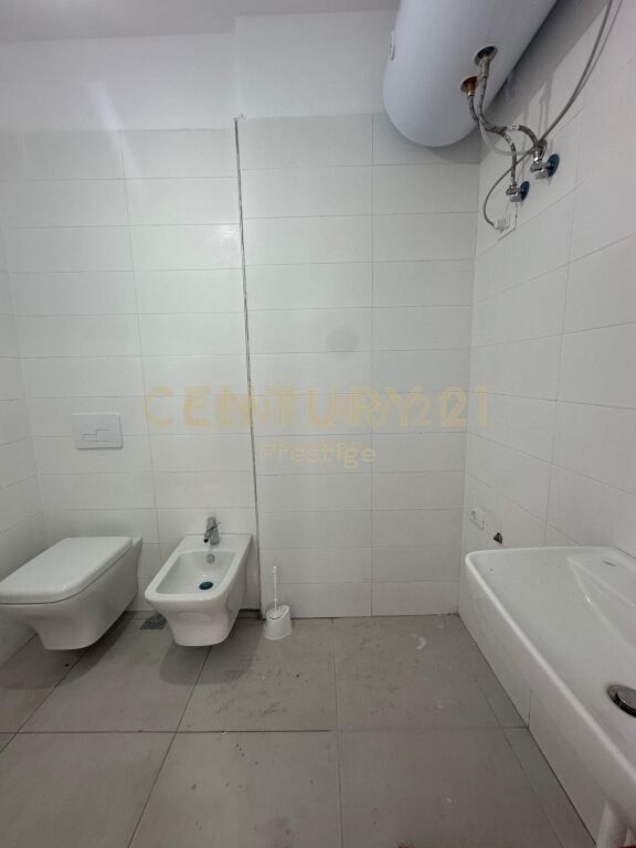 AMBIENTE PER UFFICI CON POSTO AUTO PRESSO L'EX STAZIONE FERROVIARIA