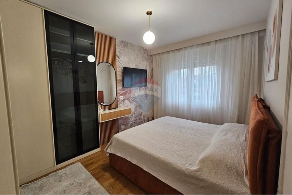 Apartament 1+1 per qira tek Rruga e Barrikadave!