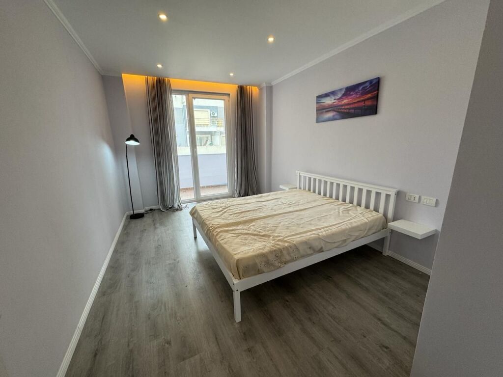 Shitet Apartament 1+1
