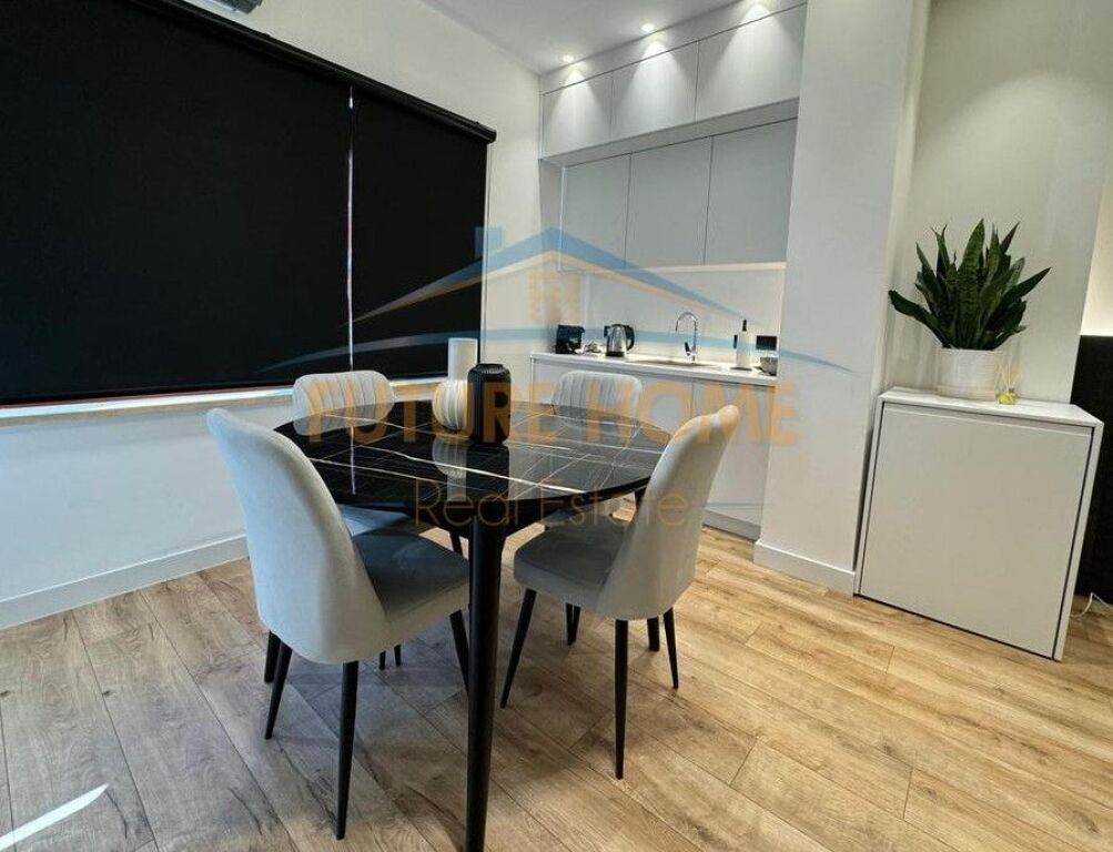 In vendita, Appartamento monolocale, Piazza Willson, Tirana!!