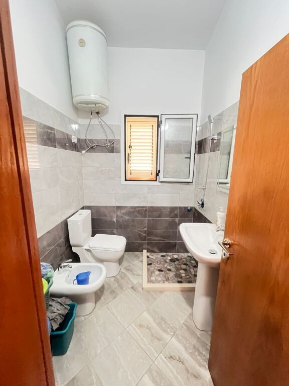 🏡 Shtëpi private 2+1 me qira – Tragjas, Vlorë