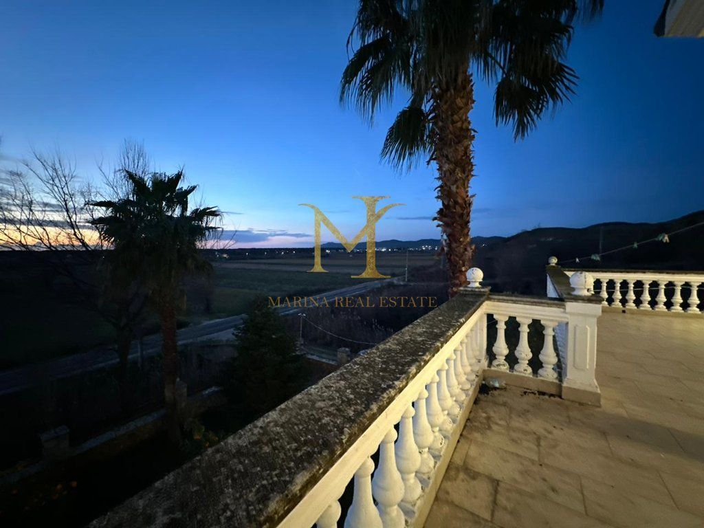 Shitet Vile individuale me pishine per shitje ne Gjirin e Lalzit!