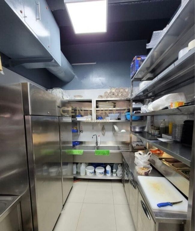 BUSINESS BAR/RESTAURANT FOR SALE AT TOWER BRIDGE 3!