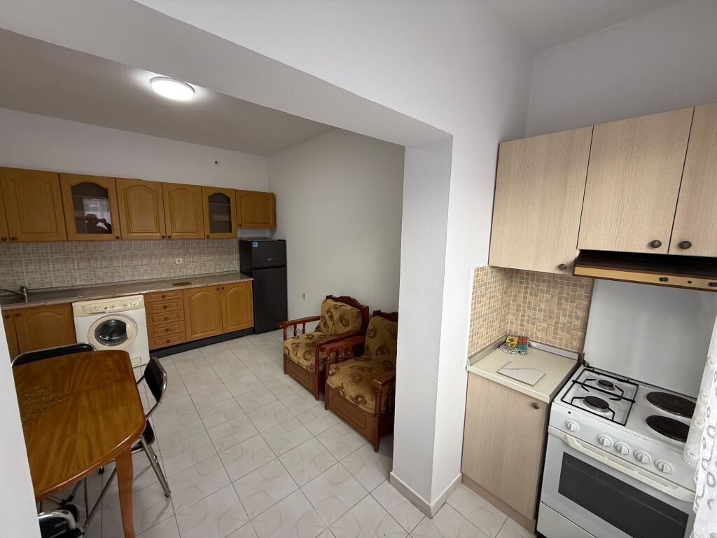 📣 QERA Apartament 1+1 Me Kuzhine Me Vete 📍 Prane Institutit Te Higjenes, Ambasada Amerikane 🛣️ Rruga "Qamil Guranjaku" ✨   🏢 Ndertim Ekzistues  🪜 Kati 6 (Pa Ashensor)  🛋️ I Mobiluar  📐 Siperfaqe 740 m2   💶 Cmimi 45.000 Leke i Pa Diskutueshem