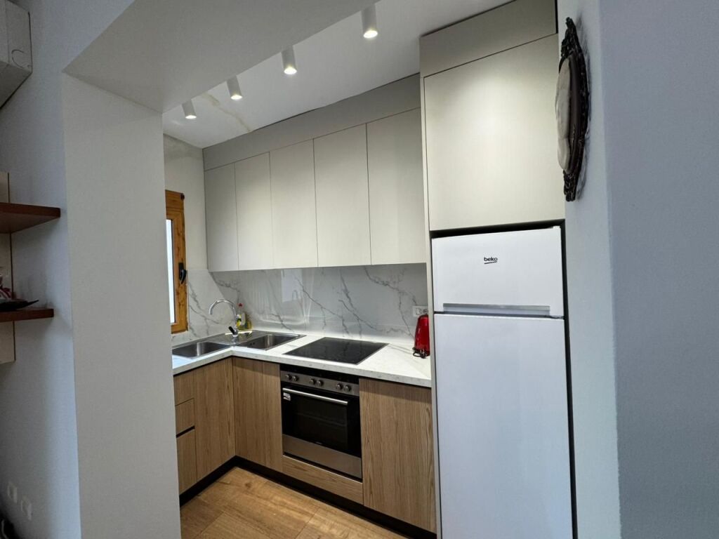 SI AFFITTANO 2 APPARTAMENTI, VICINO AL LICEO PETRO NINI