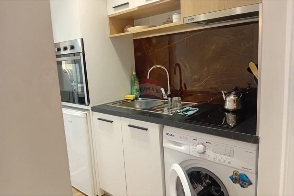 Shitet apartament tek hotel Colosseo