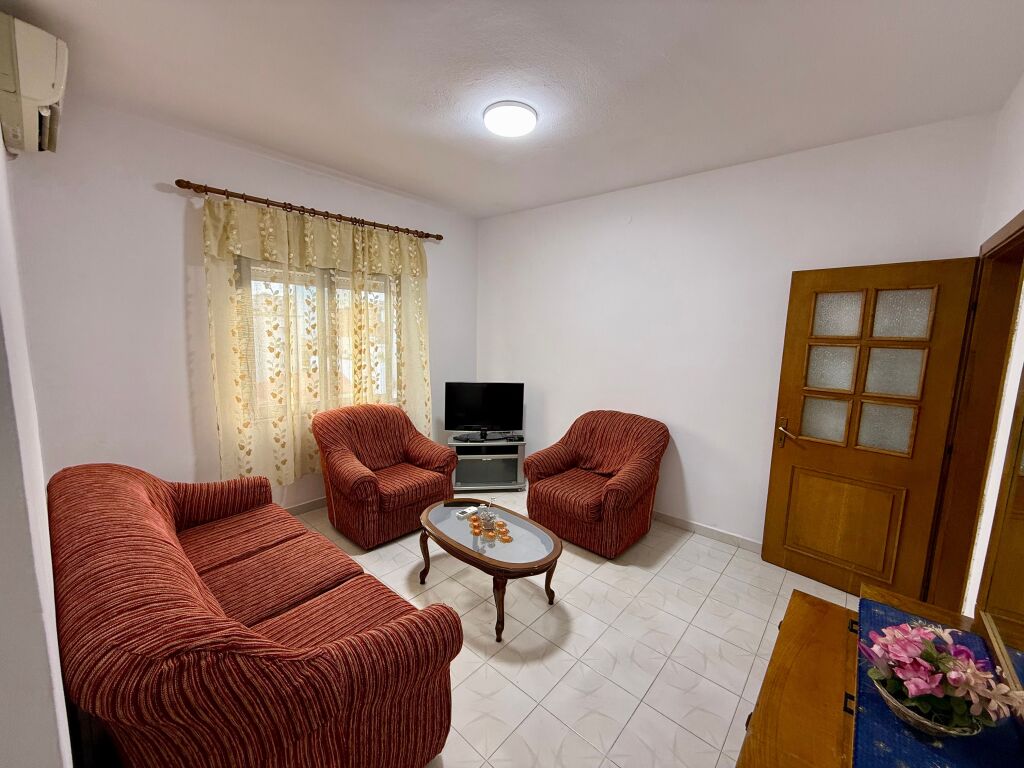 📣 AFFITTO Appartamento 1+1 Con Cucina Inclusa 📍 Vicino all'Istituto di Igiene, Ambasciata Americana 🛣️ Via "Qamil Guranjaku" ✨