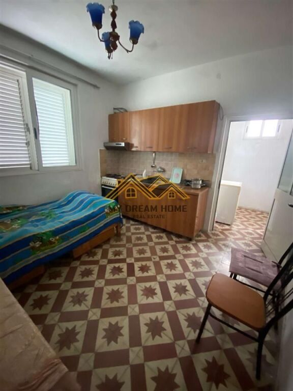 SHITET SHTEPI PRIVATE TEK GJYKATA ,DURRES !