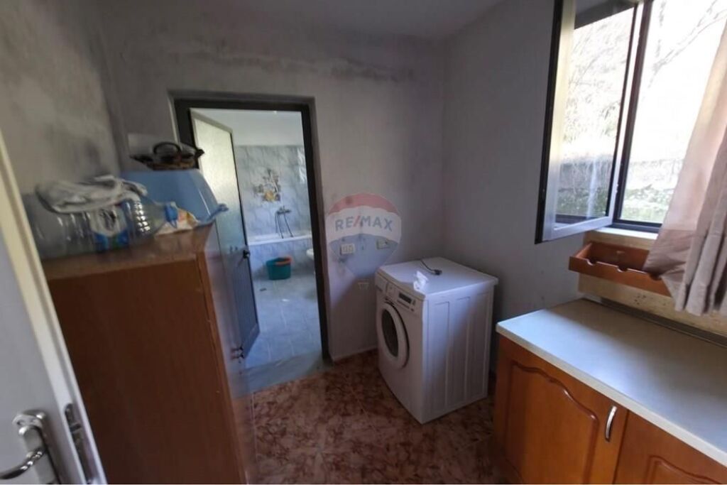 Shitet Shtepi Private ne Ndroq