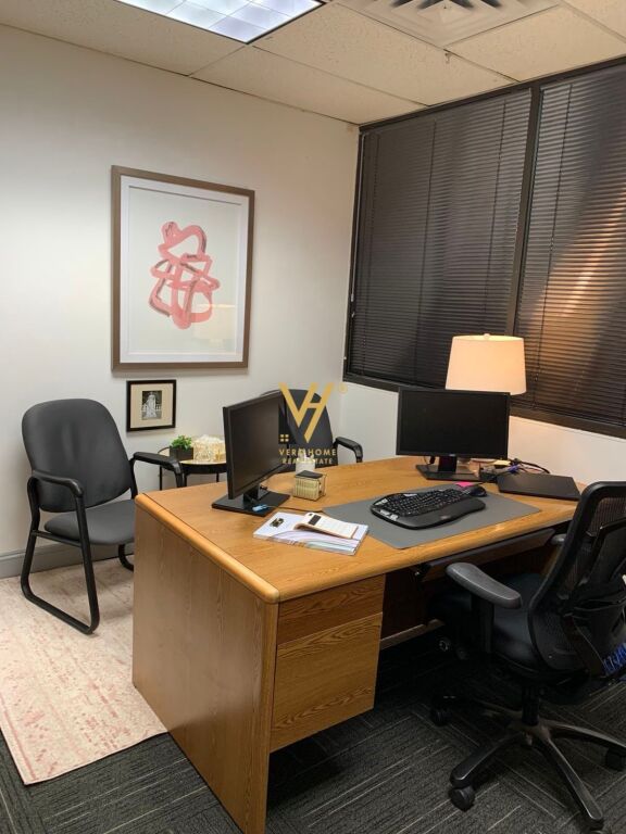 OFFICE 12 M2 FOR RENT AT MYSLYM SHYRI 300 EURO