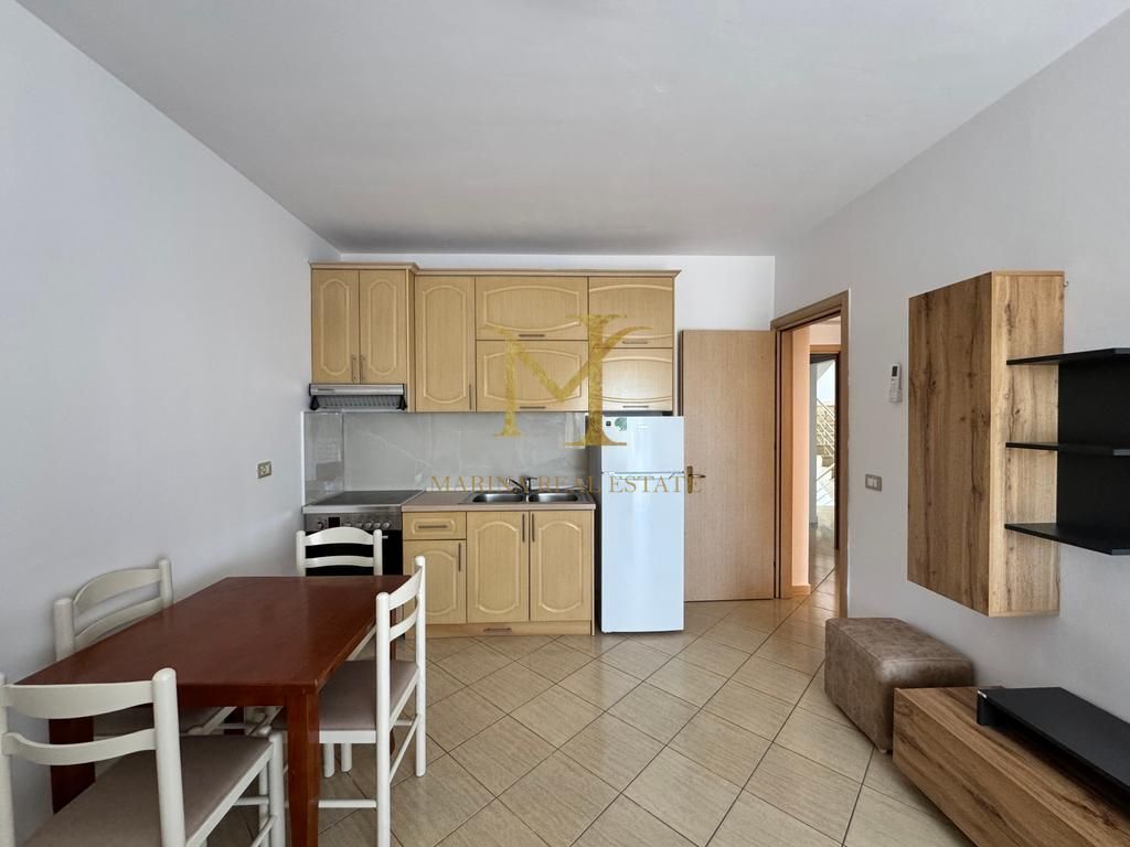 Jepet me qera 2+1 (2 banjo) me ballkon i bolshem me pamje nga deti