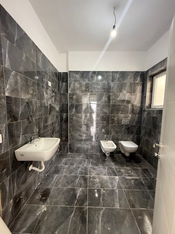 🏠Appartamento 2+1+2 in vendita 📍Nuovo Boulevard, Residenza Bermon 🏢5° piano, con ascensore 📐Superficie 103,34m2 Netti, 119,47m2 Lordi 💶 Prezzo: 168.000€