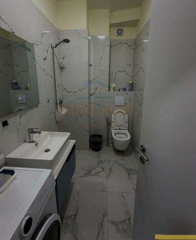 Shitet, Apartament 1+1+Post Parkimi, Rrugën Riza Cerova