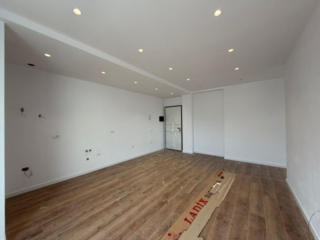 21 Dicembre, Affittiamo Appartamento 1+1 Per Ufficio