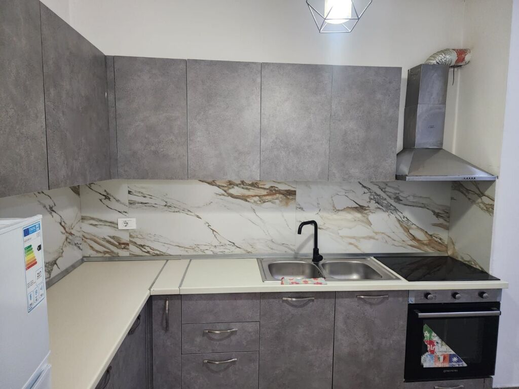 Apartament 2+1 per qera tek Platea ne Fresk