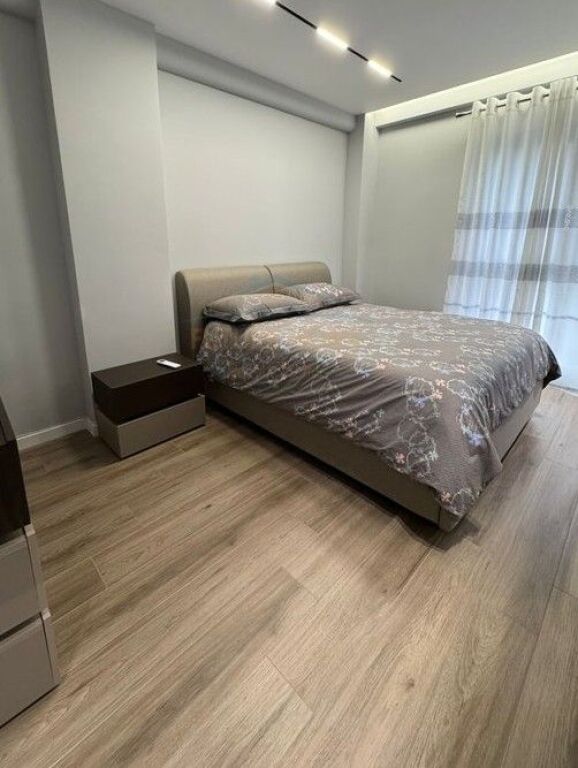 Qera, Apartament 2+1+POST PARKIMI, Shkolla e Kuqe, Tirane