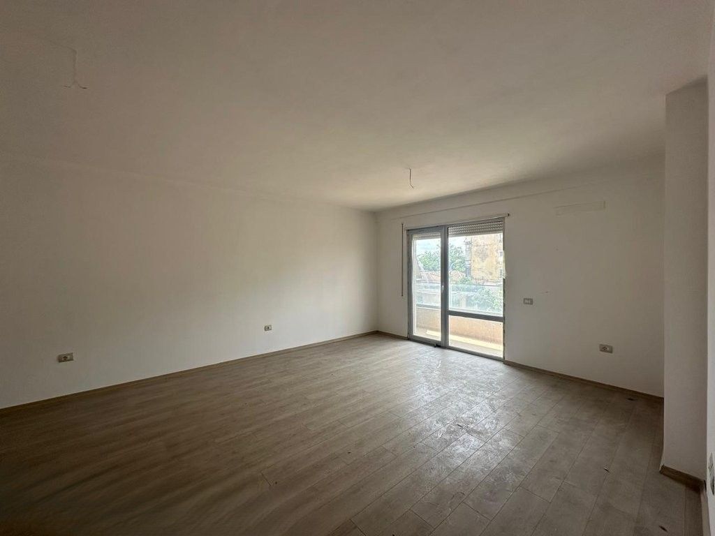 Apartment 2+1+2 for sale in Xhamllik 215,000 €
