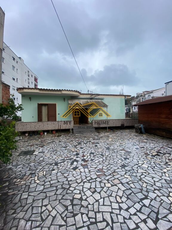 BUSINESS PREMISES FOR RENT (PRIVATE HOUSE 3+1)